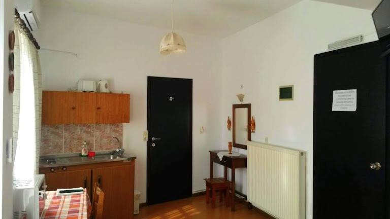 מירינה Kostas Studios Apartments - Ενοικιαζόμενα Δωμάτια Με Κουζινάκι מראה חיצוני תמונה