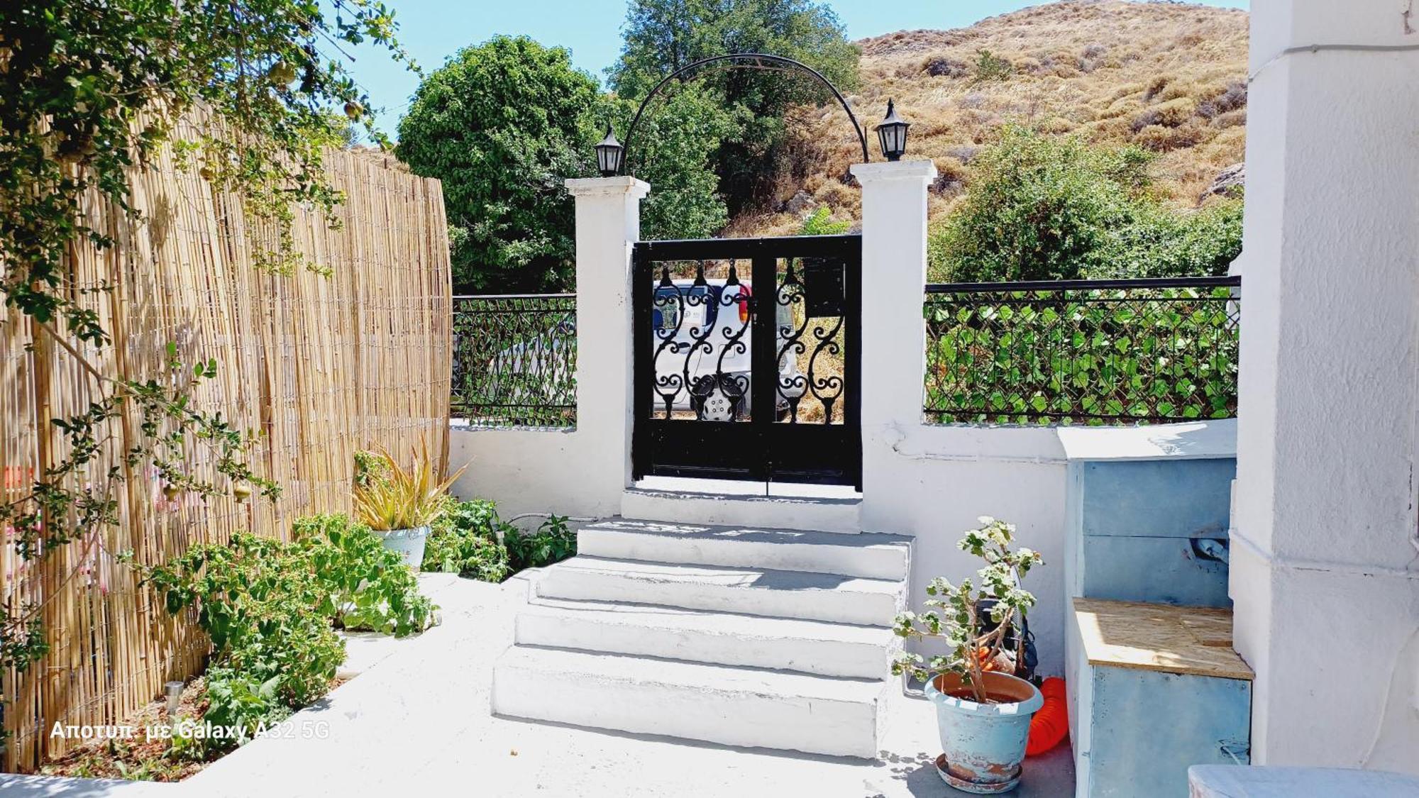 מירינה Kostas Studios Apartments - Ενοικιαζόμενα Δωμάτια Με Κουζινάκι מראה חיצוני תמונה