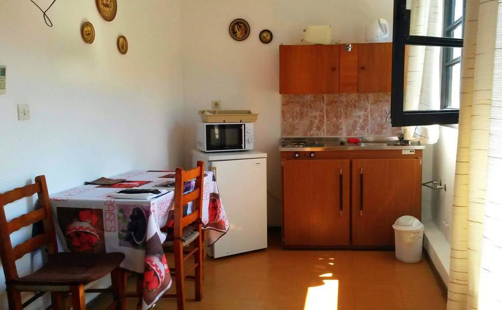 מירינה Kostas Studios Apartments - Ενοικιαζόμενα Δωμάτια Με Κουζινάκι מראה חיצוני תמונה