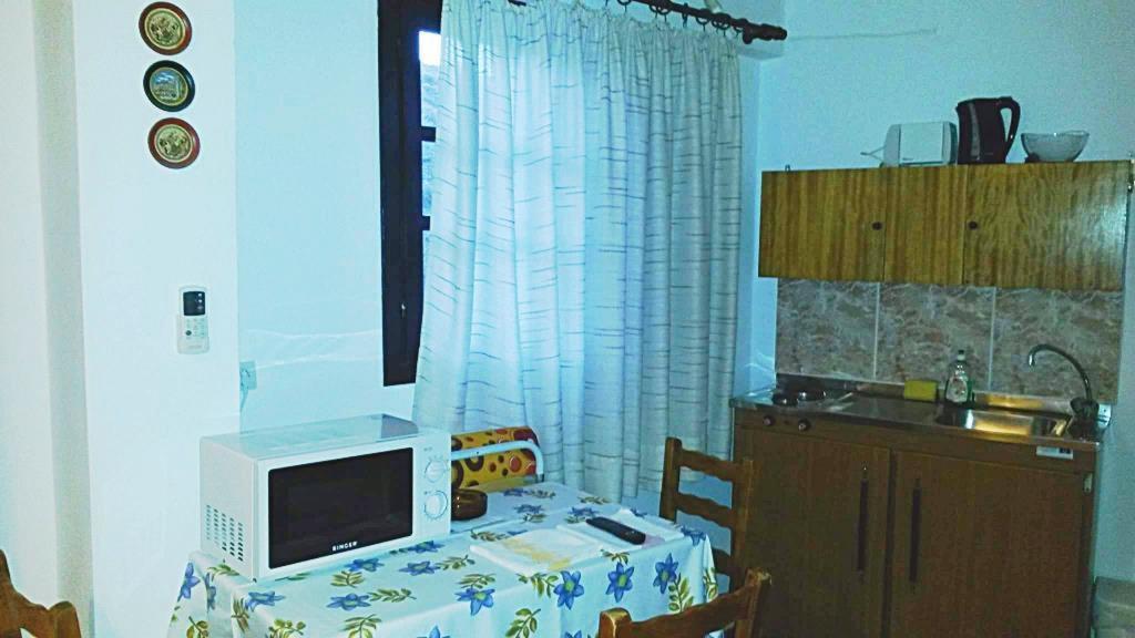 מירינה Kostas Studios Apartments - Ενοικιαζόμενα Δωμάτια Με Κουζινάκι מראה חיצוני תמונה